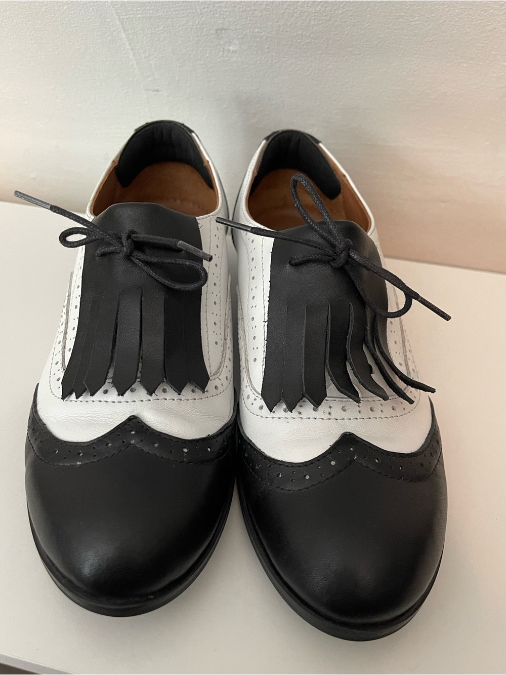 Julia Bo Two-Tone Spectator Oxfords with Fringe Size 39 - Picture 3 of 10